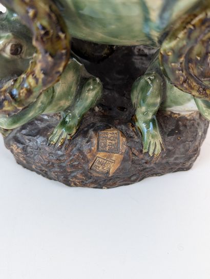 LARGE tripod stoneware VASQUE with carved...
