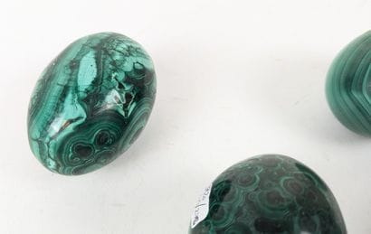 FIVE MALACHITE EGGS.
Length: 8 cm
