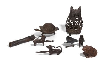 Ensemble de huit sculptures en bronze et...