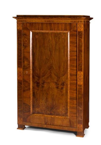 Armoire en bois de placage et marqueterie...