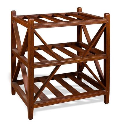 Bout de canapé en bois à décors de croisillon

70x44...