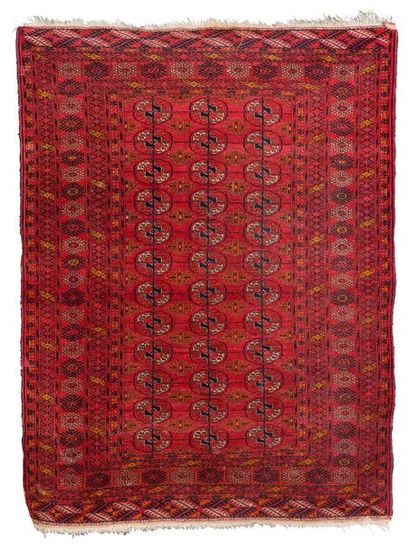 Tapis boukhara en laine polychrome à motifs...