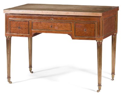Table de salon en acajou et placage d'acajou...