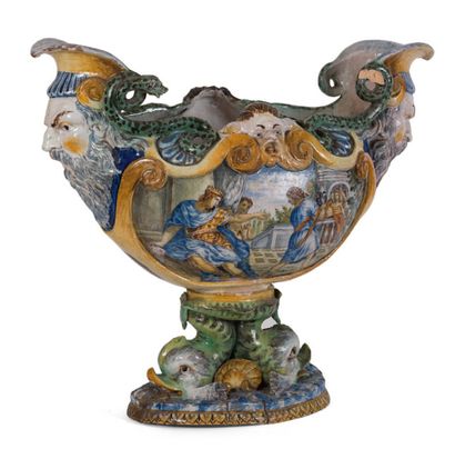 Grande coupe sur piédouche en barbotine200/300...