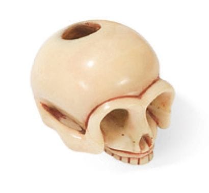 Netsuke en ivoire sculpté et patiné à décor...