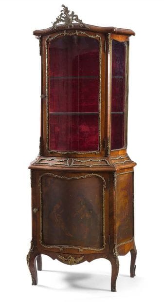 Vitrine en bois de placage ouvrant par un...