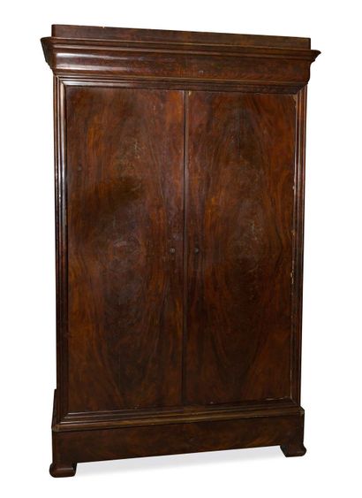 Armoire en acajou et placage d'acajou flammé...