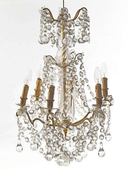 Lustre à six feux de lumière et paire d'appliques...