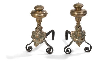 Paire de chenets en bronze ciselé et verni...