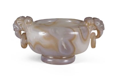 CHINA - Early 20th century
Round ribboned...