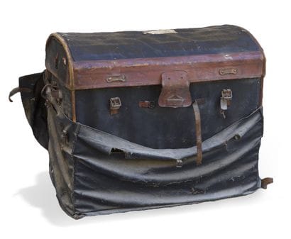 MOYNAT Paris
Leather trunk on wicker structure....