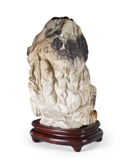 CHINA - 18th/19th century
White jade (nephrite)...