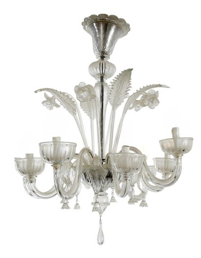 Venetian glass chandelier with eight lights
H....