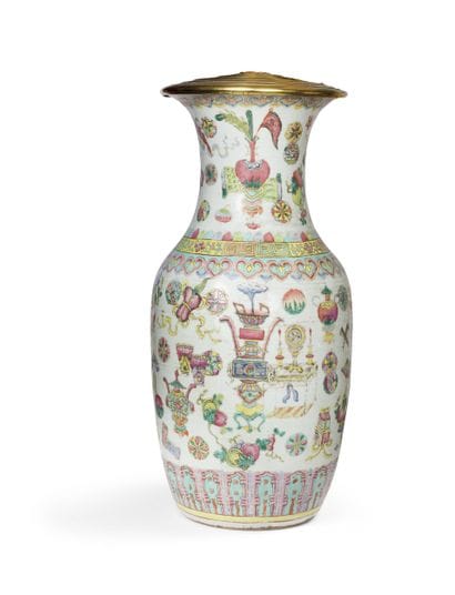 CHINA, Canton - 19th century
Porcelain baluster...