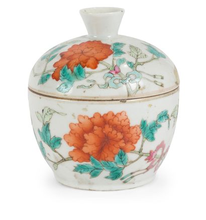 CHINE 
Pot couvert en porcelaine émaillée...