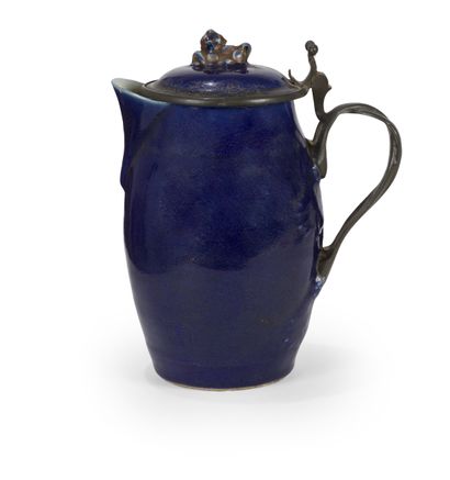 CHINE - Début XIXe siècle
Pichet en porcelaine...