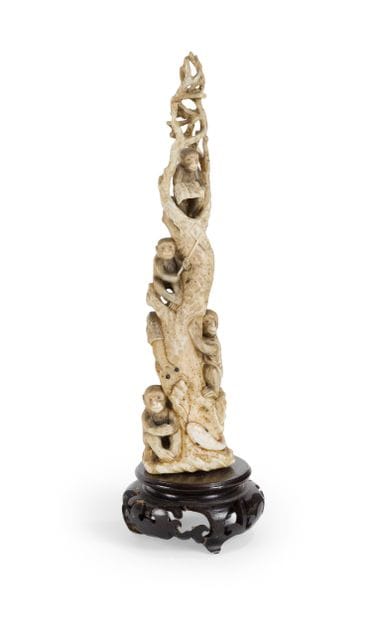 (CATALOGUE ADD) Tooth Okimono (Odobenus rosmarus),...