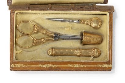 18K (750/000) yellow gold sewing kit including...
