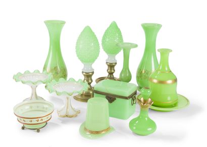 (AJOUT AU CATALOGUE) Ensemble de douze pièces...