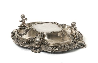 Attributed to CHRISTOFLE
Important oval centerpiece...