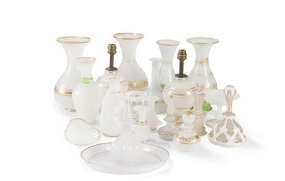 (AJOUT AU CATALOGUE) Ensemble de vingt pièces...