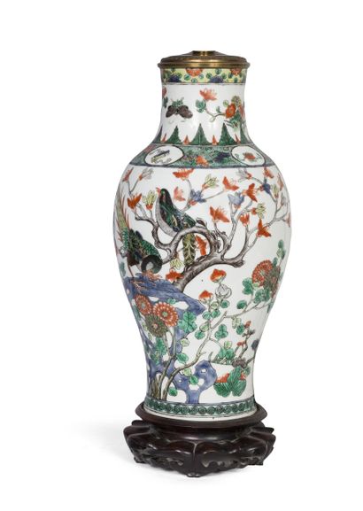 CHINA - 19th century
Baluster-shaped vase...