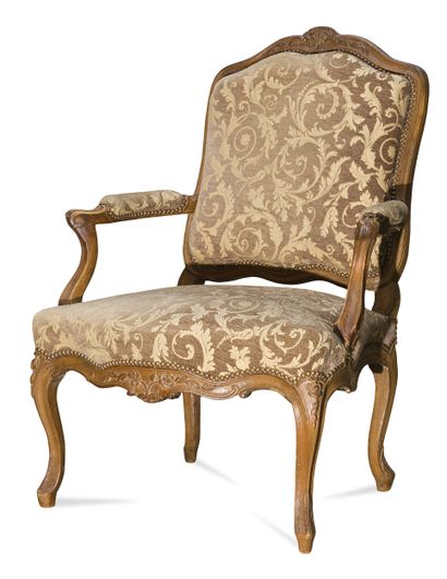 Flat-back armchair in carved, molded and...