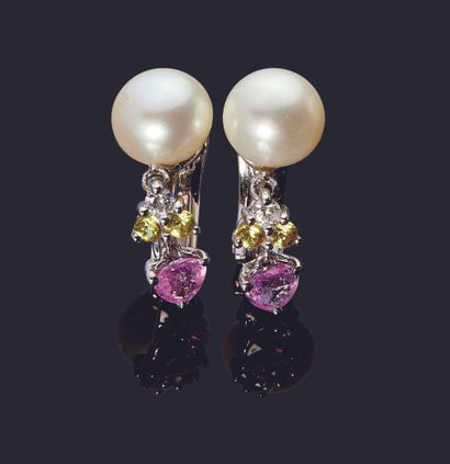 Pair of earrings in 18K (750/000) white gold,...