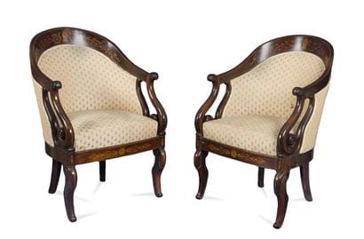 Paire de fauteuils à dossier en gondole,...