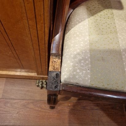 Deux paires de chaises à châssis en bois...