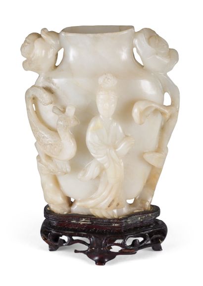 CHINA - 19th century
Small baluster vase...