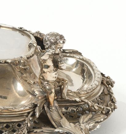Attributed to CHRISTOFLE
Important oval centerpiece...