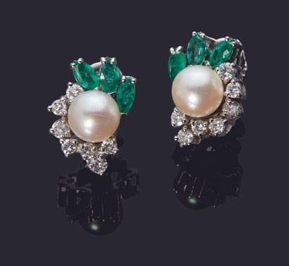 Pair of ear studs in 18K (750/000) white...