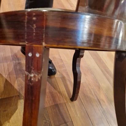 Deux paires de chaises à châssis en bois...