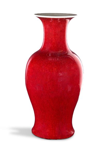 CHINA - Late 19th century
Porcelain baluster...