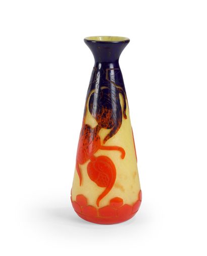 FRENCH GLASS
Vase in marmoreal glass with...