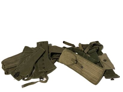 Lot: ceinturon porte-lames, brelage, étui,...