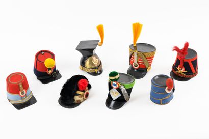 Lot de 6 coiffures miniatures de Maître-tailleur,...