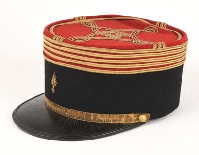 Képi de Colonel d’Infanterie, en drap rouge,...