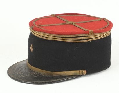 Képi de Capitaine du 4è, en drap rouge, bandeau...