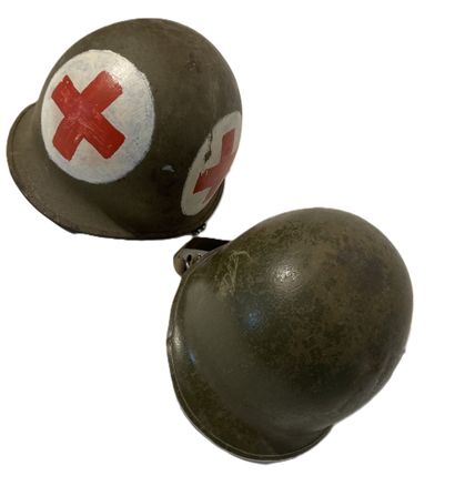 Lot de 2 casques, type M1, peint en kaki,...