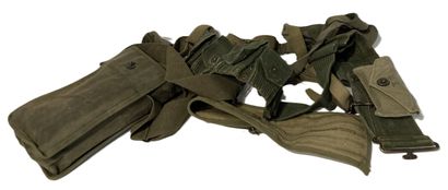 Lot: ceinturon porte-lames, brelage, étui,...