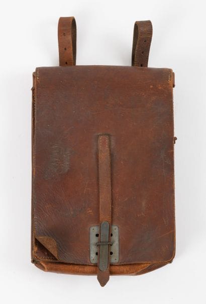 Porte-carte, en cuir brun, avec marquage...