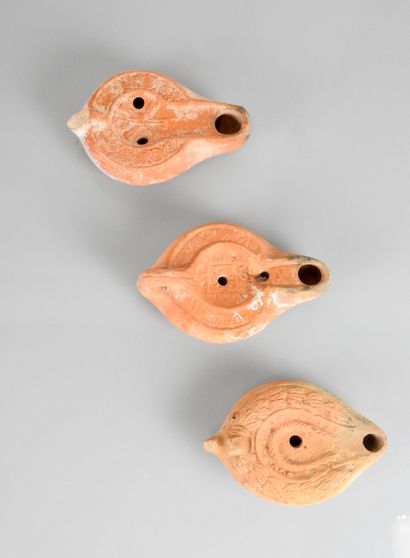 Lampes à huile.Fin époque romaine et paléo-chré-

tienne...
