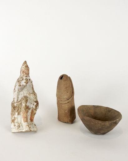 Terres cuite statuette et une coupe Epoque...