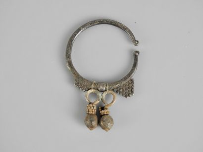 Boucle d’oreille.Argent à bas titre byzantine.H...