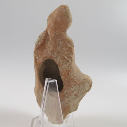 Figurine hellénistique d’Eros en terre cuite....