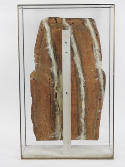 Buste de sarcophage en bois à engobe polychrome....
