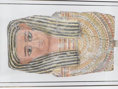 Buste de sarcophage en bois à engobe polychrome....