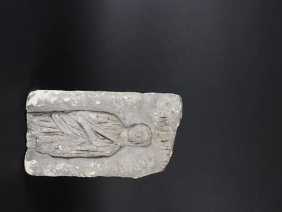 Stèle masculine.Pierre calcaire.Type galloromain.

H...